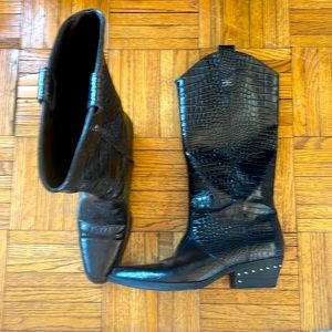 - Black croco leather embossed cowboy boot. Synthetic outsole.
